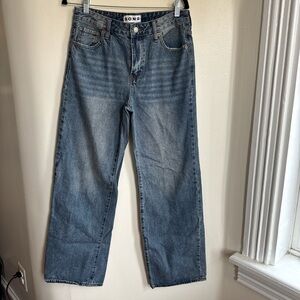 SONG High-Rise relaxed Straight Leg Jeans in Faded Blue